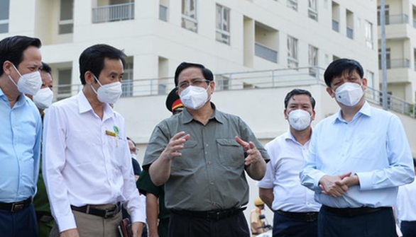 PM inspects COVID-19 prevention in HCM City